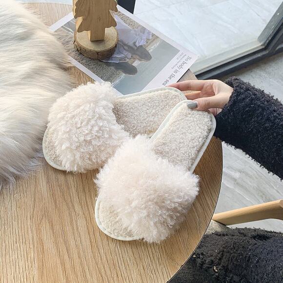 NWT Avenue Zoe Women's Slip-on Cozy Solid Fuzzy Slippers - Picture 3 of 5